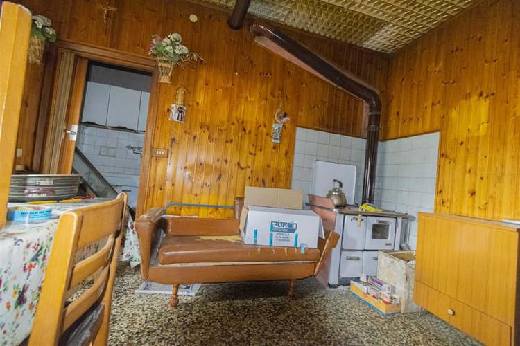 Oltre il Colle, immerso nel verde, quadrilocale con cantina e box auto Oltre il Colle