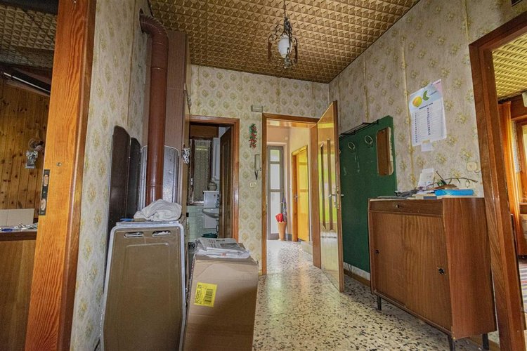 Oltre il Colle, immerso nel verde, quadrilocale con cantina e box auto Oltre il Colle