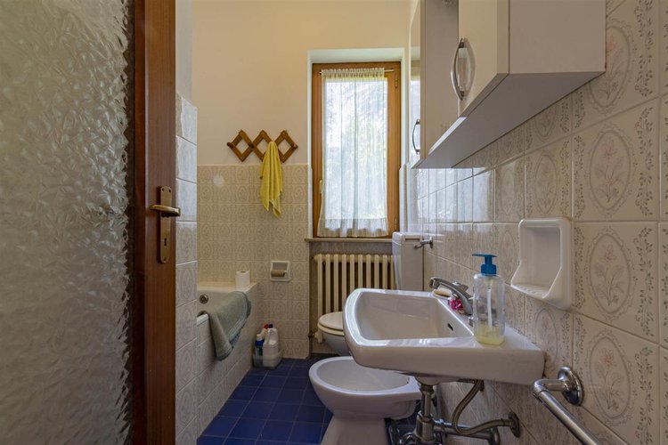 Fuipiano Imagna, in ottimo complesso residenziale, trilocale arredato con cantina e box Fuipiano Valle Imagna