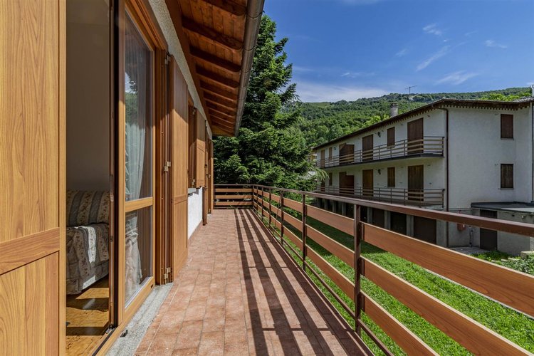 Fuipiano Imagna, in ottimo complesso residenziale, trilocale arredato con cantina e box Fuipiano Valle Imagna