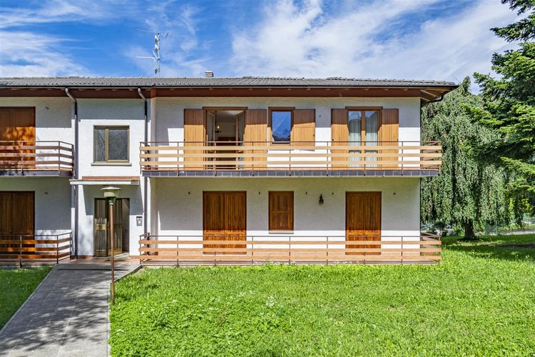 Fuipiano Imagna, in ottimo complesso residenziale, trilocale arredato con cantina e box Fuipiano Valle Imagna
