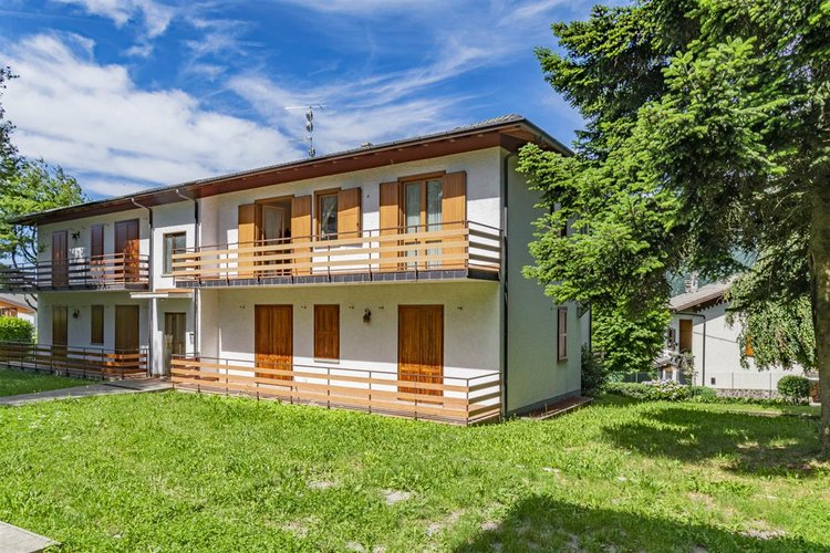Fuipiano Imagna, in ottimo complesso residenziale, trilocale arredato con cantina e box Fuipiano Valle Imagna