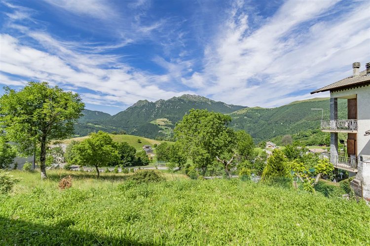 Fuipiano Imagna, in ottimo complesso residenziale, trilocale arredato con cantina e box Fuipiano Valle Imagna