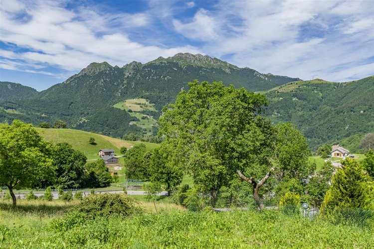 Fuipiano Imagna, in ottimo complesso residenziale, trilocale arredato con cantina e box Fuipiano Valle Imagna
