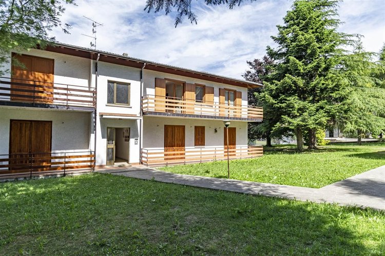 Fuipiano Imagna, in ottimo complesso residenziale, trilocale arredato con cantina e box Fuipiano Valle Imagna