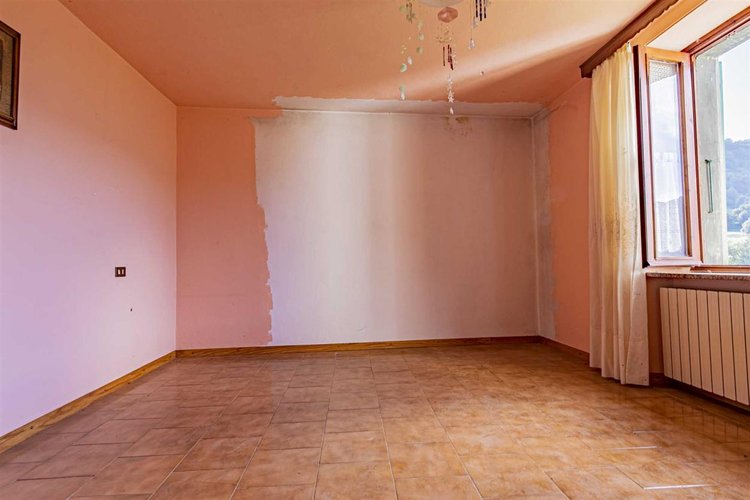 Corna Imagna in posizione fantastica indipendente porzione di casa su tre piani Corna Imagna