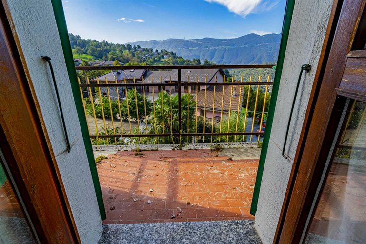 Corna Imagna in posizione fantastica indipendente porzione di casa su tre piani Corna Imagna