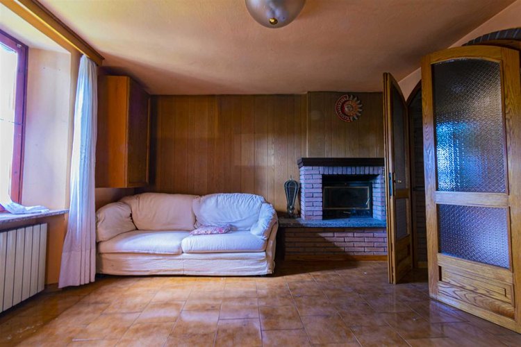 Corna Imagna in posizione fantastica indipendente porzione di casa su tre piani Corna Imagna