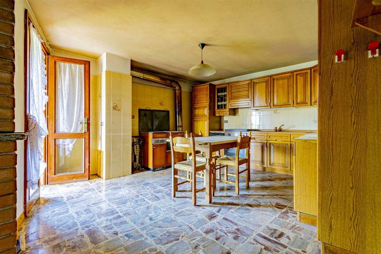 Corna Imagna in posizione fantastica indipendente porzione di casa su tre piani Corna Imagna