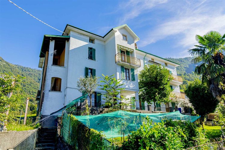 Corna Imagna in posizione fantastica indipendente porzione di casa su tre piani Corna Imagna