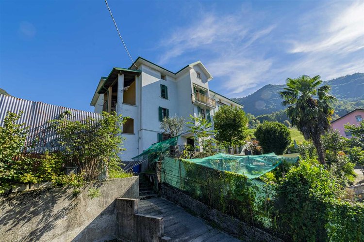 Corna Imagna in posizione fantastica indipendente porzione di casa su tre piani Corna Imagna