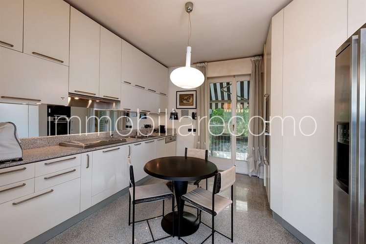 COMO – PENTHOUSE WITH SPECTACULAR CITY AND LAKE VIEWS Como