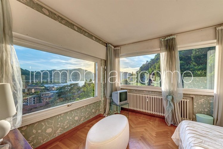 COMO – PENTHOUSE WITH SPECTACULAR CITY AND LAKE VIEWS Como
