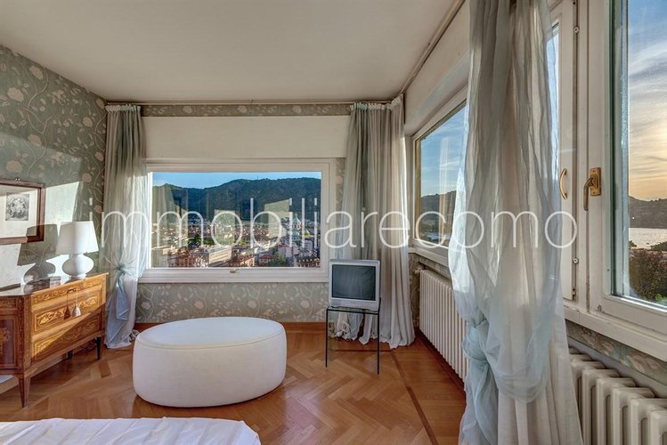 COMO – PENTHOUSE WITH SPECTACULAR CITY AND LAKE VIEWS Como
