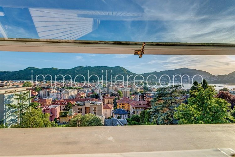 COMO – PENTHOUSE WITH SPECTACULAR CITY AND LAKE VIEWS Como