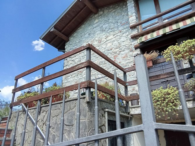 CASA SEMINDIPENDENTE Montorfano