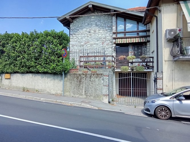 CASA SEMINDIPENDENTE