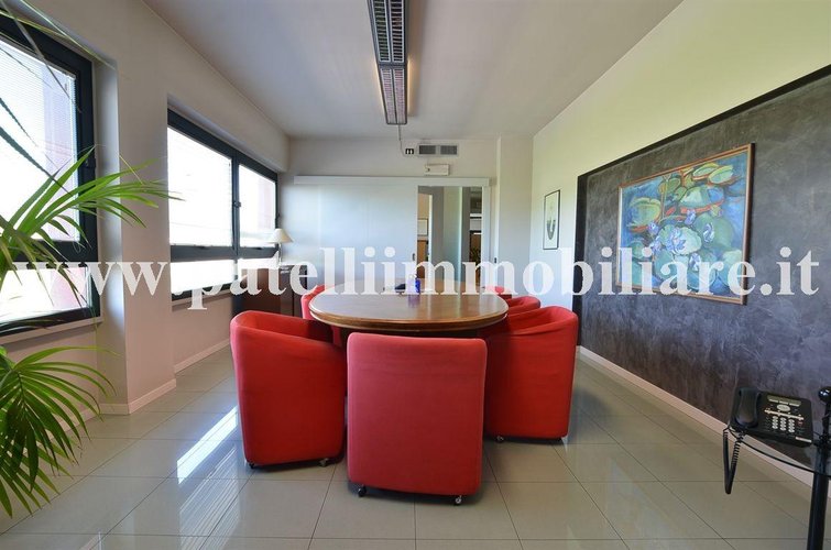 UFFICIO 250mq FRAZIONABILE Calusco d'Adda