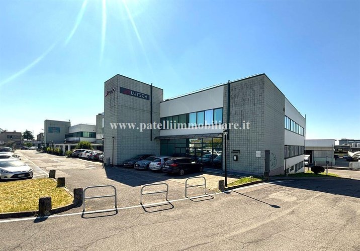 AMPIO LOCALE COMMERCIALE 330mq