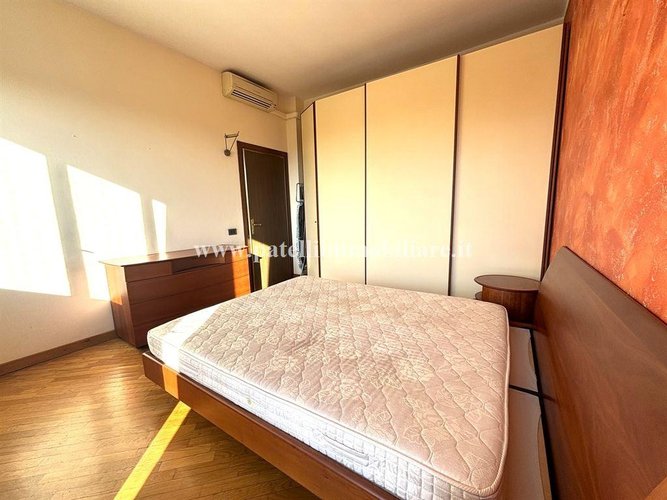 TRILOCALE CON AMPIO TERRAZZO, BOX E CANTINA – BERGAMO Bergamo