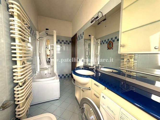 TRILOCALE CON AMPIO TERRAZZO, BOX E CANTINA – BERGAMO Bergamo
