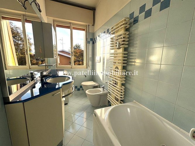 TRILOCALE CON AMPIO TERRAZZO, BOX E CANTINA – BERGAMO Bergamo