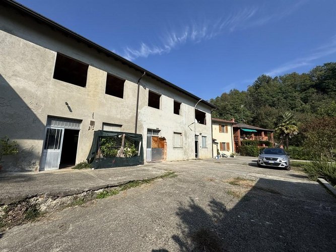 Operazione immobiliare a rustico immersa nel verde della Brianza Missaglia