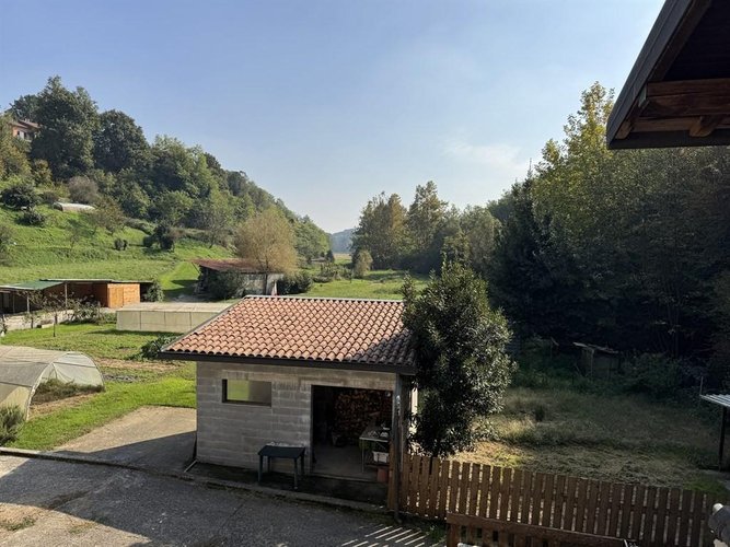 Operazione immobiliare a rustico immersa nel verde della Brianza Missaglia
