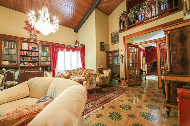Carimate, elegante villa di 539  mq commerciali con giardino di 2.900 vicino al golf Carimate