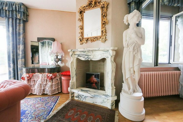 Carimate, elegante villa di 539  mq commerciali con giardino di 2.900 vicino al golf Carimate