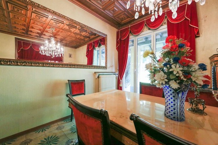 Carimate, elegante villa di 539  mq commerciali con giardino di 2.900 vicino al golf Carimate