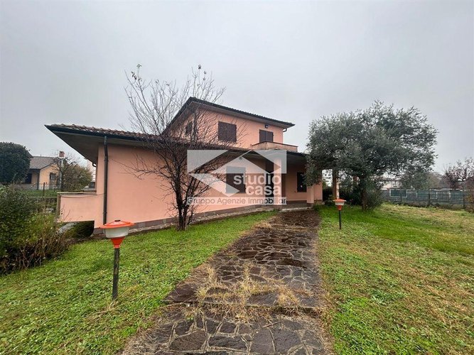 VILLA INDIPENDENTE IMMERSA NEL VERDE – OLTRE 1.000 MQ DI GIARDINO