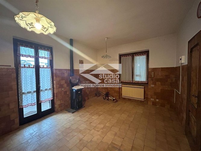 VILLA INDIPENDENTE IMMERSA NEL VERDE – OLTRE 1.000 MQ DI GIARDINO Lurano