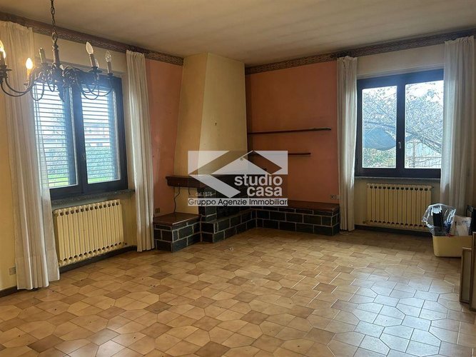 VILLA INDIPENDENTE IMMERSA NEL VERDE – OLTRE 1.000 MQ DI GIARDINO Lurano