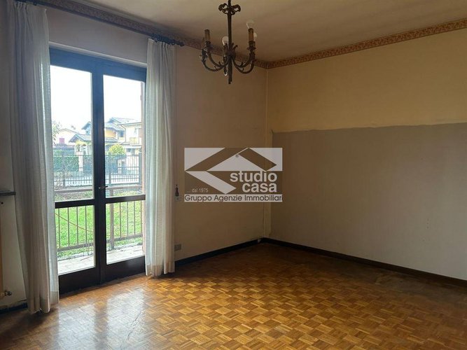 VILLA INDIPENDENTE IMMERSA NEL VERDE – OLTRE 1.000 MQ DI GIARDINO Lurano
