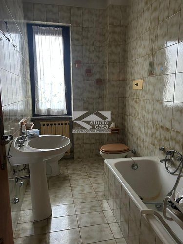 VILLA INDIPENDENTE IMMERSA NEL VERDE – OLTRE 1.000 MQ DI GIARDINO Lurano