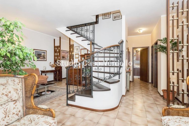 PORZIONE DI VILLA BIFAMILIARE – INDIPENDENZA, ELEGANZA E COMFORT Verdellino