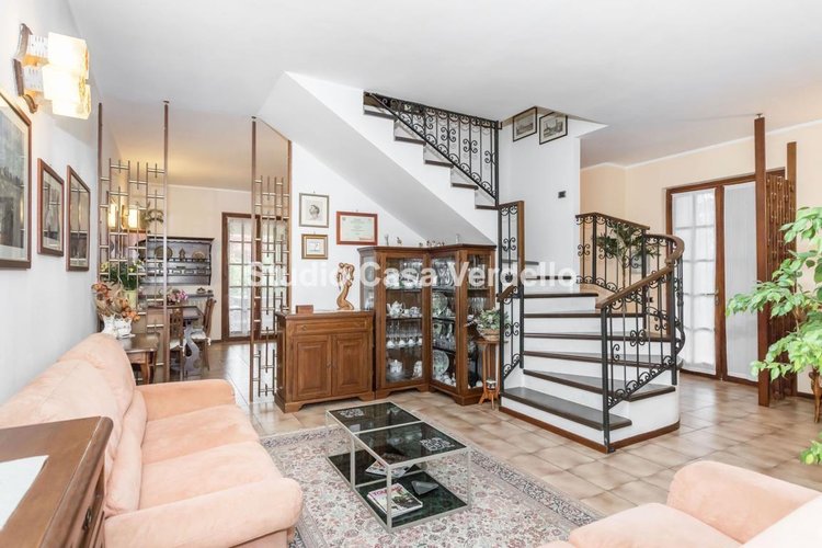 PORZIONE DI VILLA BIFAMILIARE – INDIPENDENZA, ELEGANZA E COMFORT Verdellino