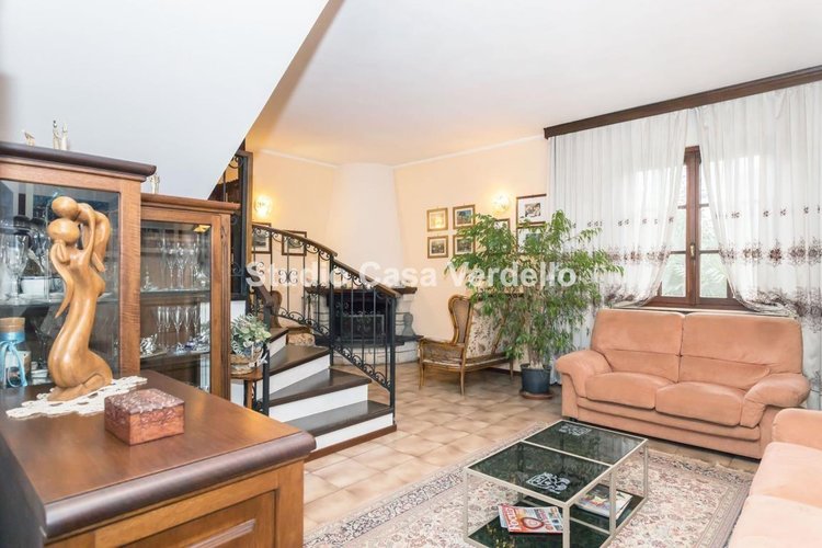 PORZIONE DI VILLA BIFAMILIARE – INDIPENDENZA, ELEGANZA E COMFORT Verdellino