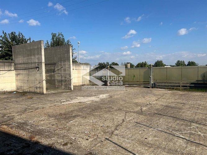 CAPANNONE INDUSTRIALE AD ALTA EFFICIENZA ENERGETICA – 2.300 MQ COPERTI – 900 MQ DI AREA ESTERNA – FO Verdello