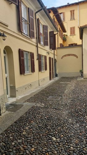 BILOCALE ARREDATO - ZONA BORGHI Como
