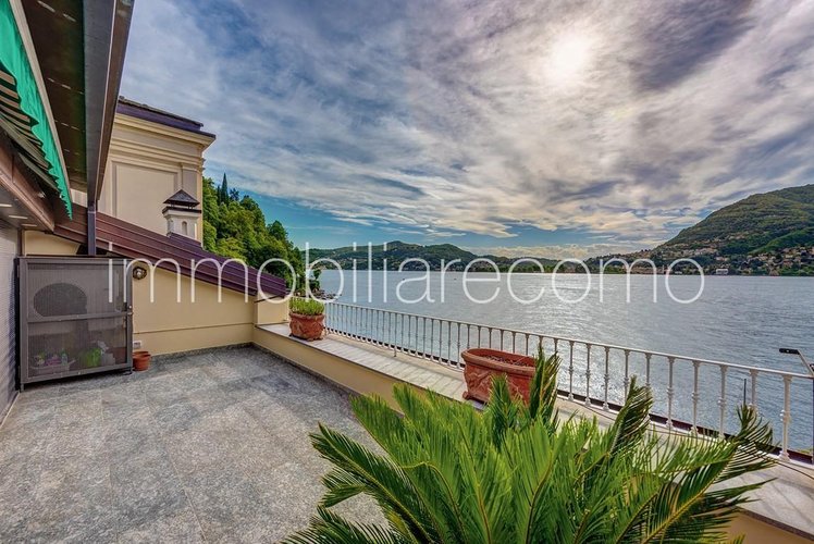 BLEVIO – APARTMENT IN LAKE FRONT HISTORICAL VILLA Blevio