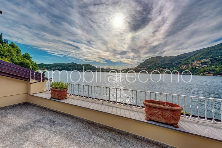 BLEVIO – APARTMENT IN LAKE FRONT HISTORICAL VILLA Blevio