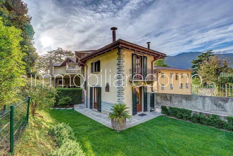 BLEVIO - LAKE FRONT SEMI DETACHED HOUSE Blevio