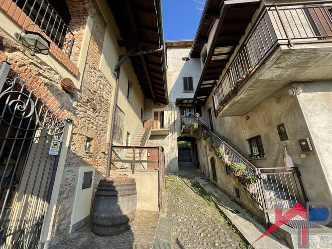 BRIVIO- Terratetto al rustico Brivio