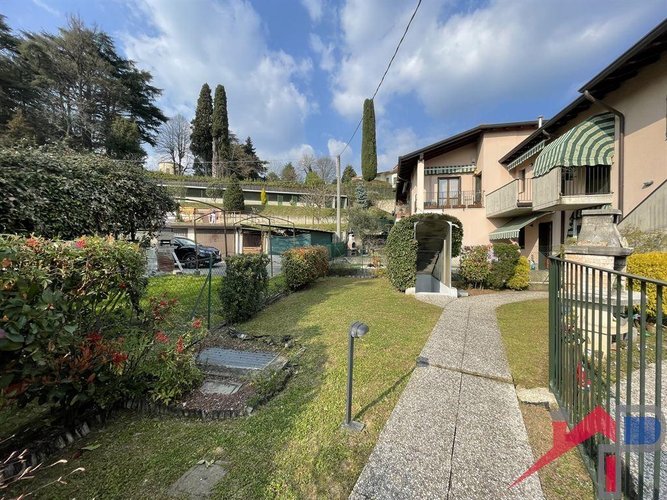 Trilocale con giardino privato Caprino Bergamasco