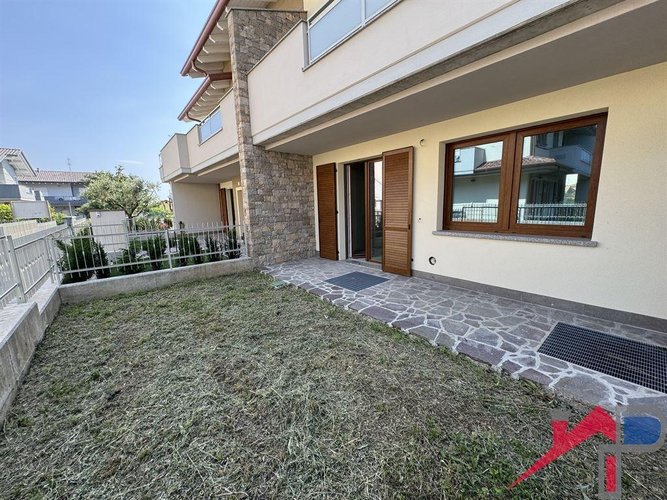 Splendido Trilocale di Nuova Costruzione con Giardino e Taverna a Bonate Sopra Bonate Sopra