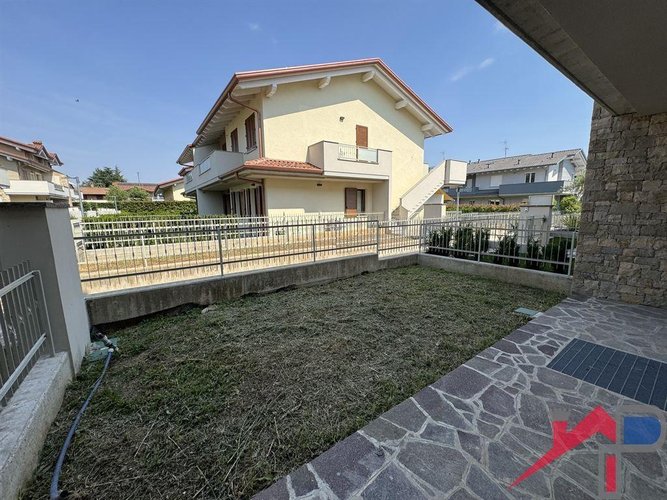 Splendido Trilocale di Nuova Costruzione con Giardino e Taverna a Bonate Sopra Bonate Sopra