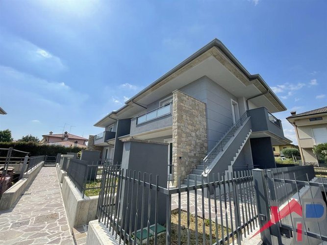 Stupendo Trilocale di Nuova Costruzione con Balconi e Giardino a Terno d'Isola Terno d'Isola