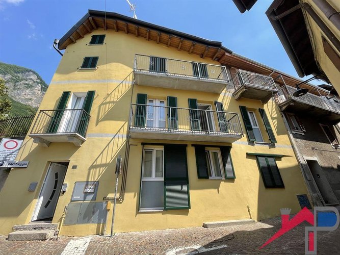Luminoso Trilocale Completamente Ristrutturato a Vercurago a due passi dal lago